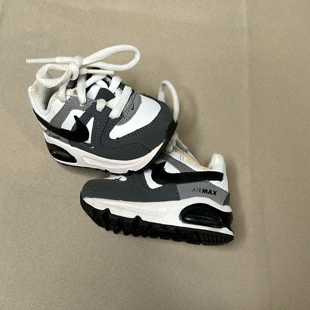 Nike kicks